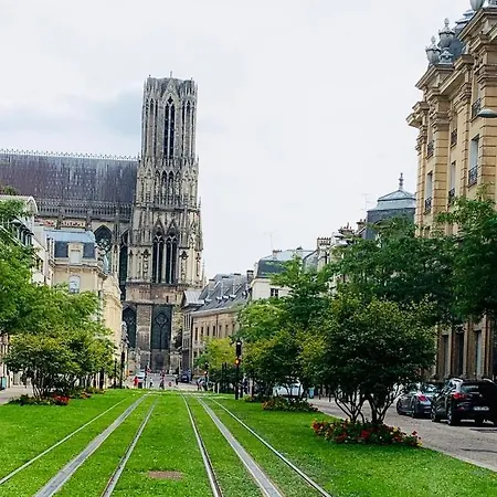 Les Capucins De La Cathedrale Ground Floor Apartment
